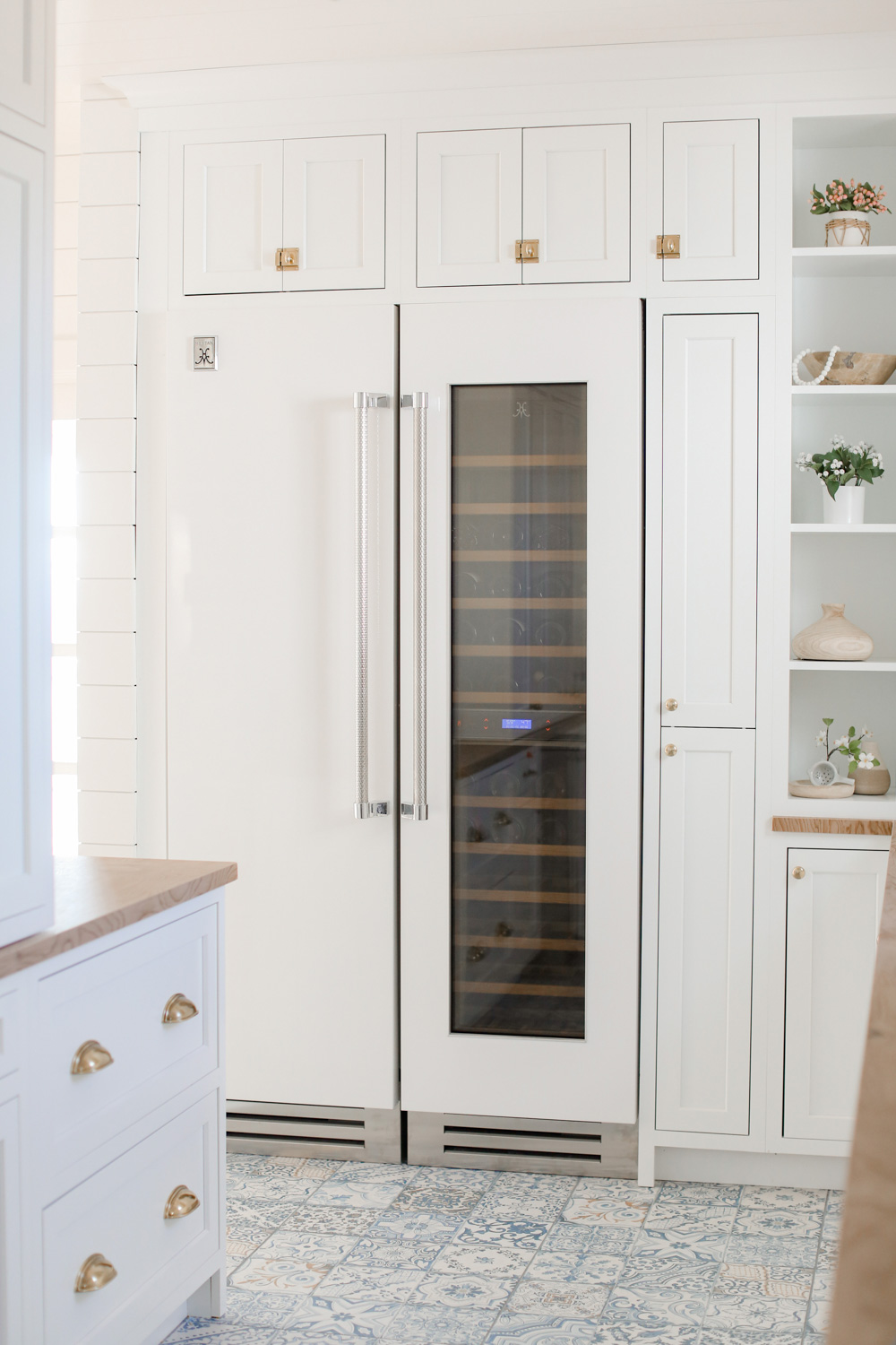24" Hestan KRC Series Right-Hinge Column Refrigerator in Stealth - KRCR24-BK